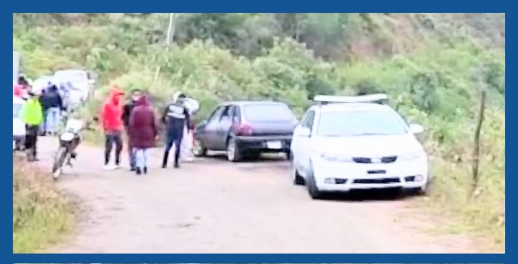 La Policía acudió al lugar para realizar el levantamiento de los cadáveres.