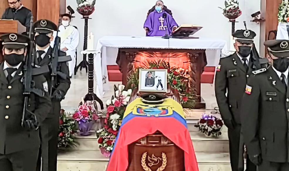 Los restos mortales del policía fueron velados en una funeraria de la localidad.