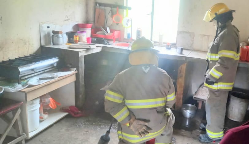 Con extintores liquidaron el incendio estructural.