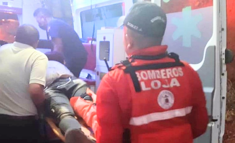 El ciudadano fue socorrido por los bomberos de El Cisne.