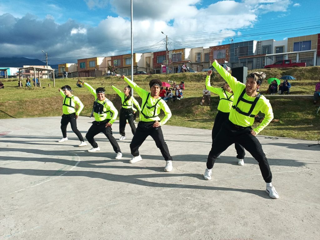 Elencos de baile moderno se presentaron el sábado en Ciudad Alegría.
