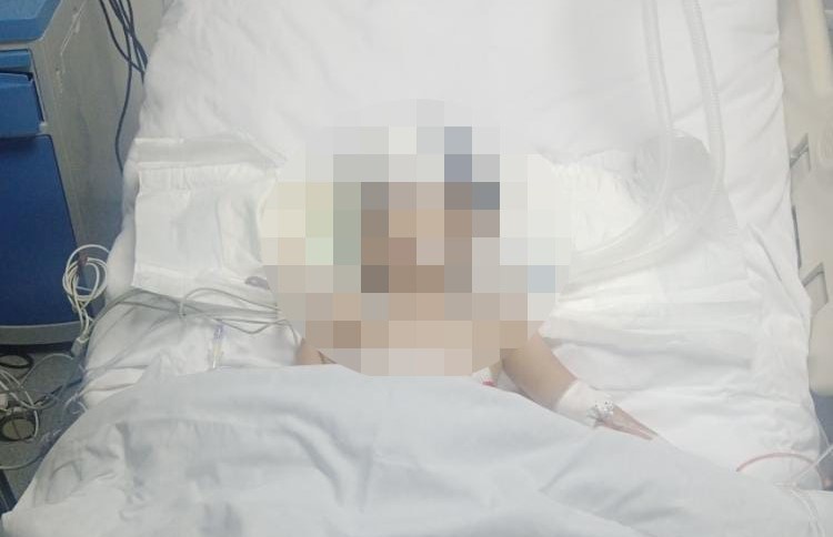 La niña cumplió hace pocos días los tres años de edad.