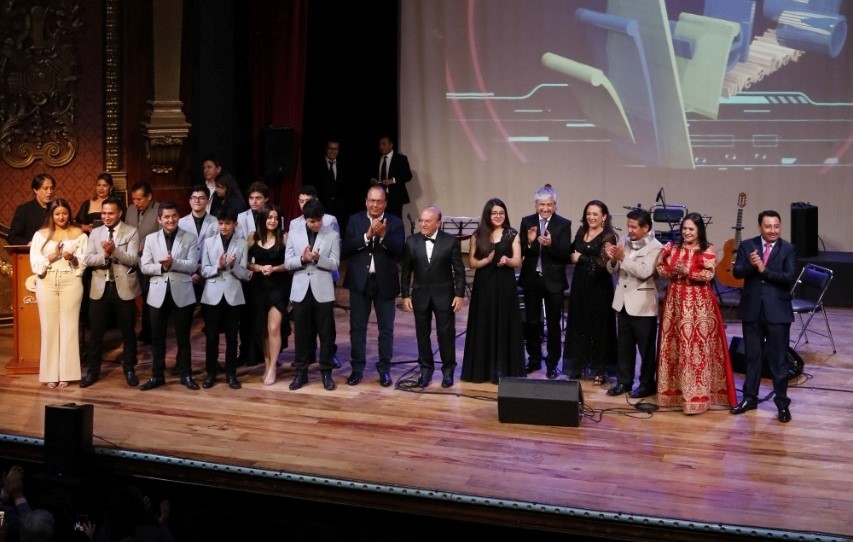 La semifinal se cumplió el 15 de septiembre, en las instalaciones del Teatro Bolívar.