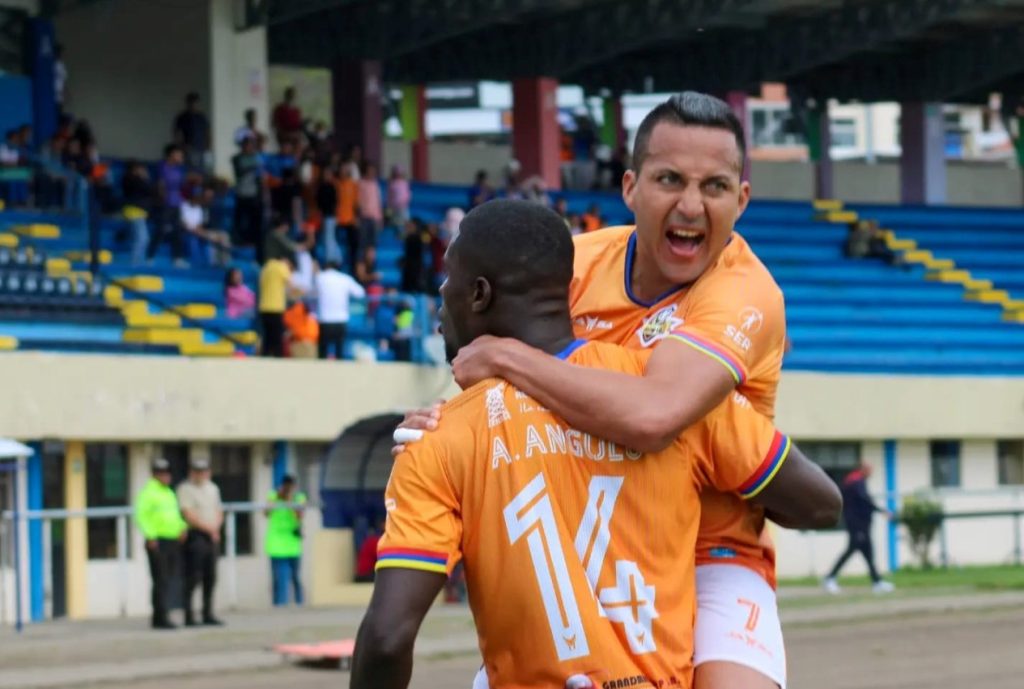 Bryan Rodríguez celebra uno de los goles anotados ante el Olmedo.