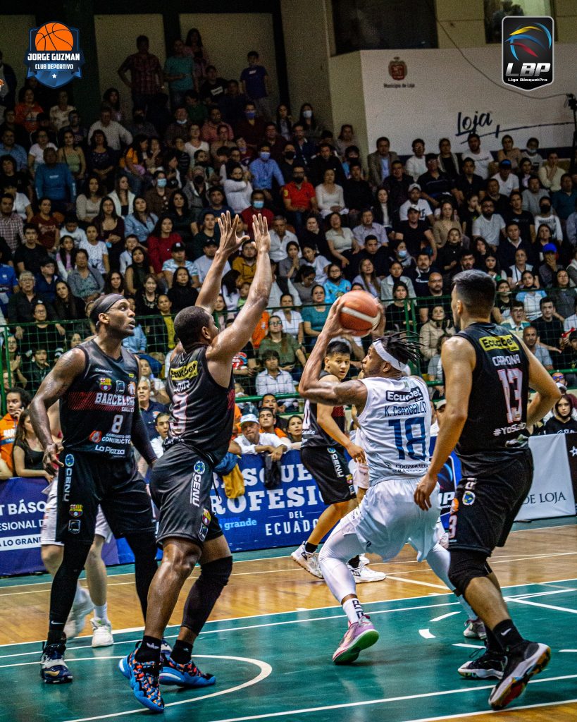 El compromiso fue bastante reñido, pero Loja demostró jerarquía. Foto Jorge Guzmán Regalado.