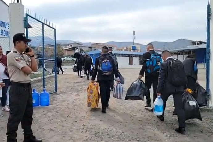 El sábado fue el ingreso de los aspirantes y hoy se inaugura el curso de formación.