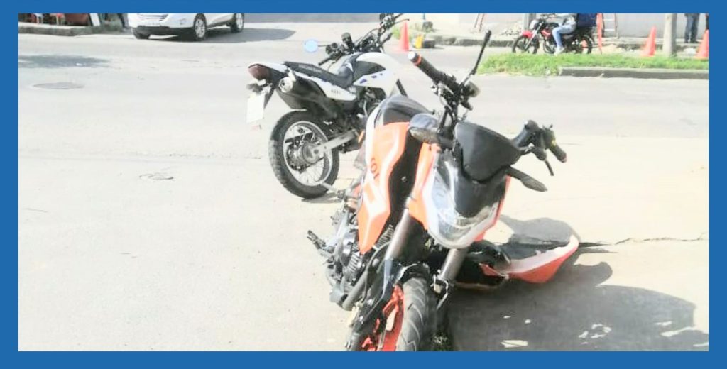 A los dos percances acudieron los agentes civiles de la Unidad de Control Operativo de Tránsito (UCOT).