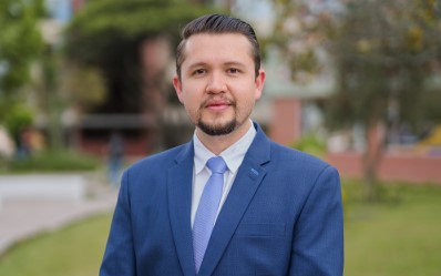 Israel Celi, docente de la maestría, participará en la presentación del libro.