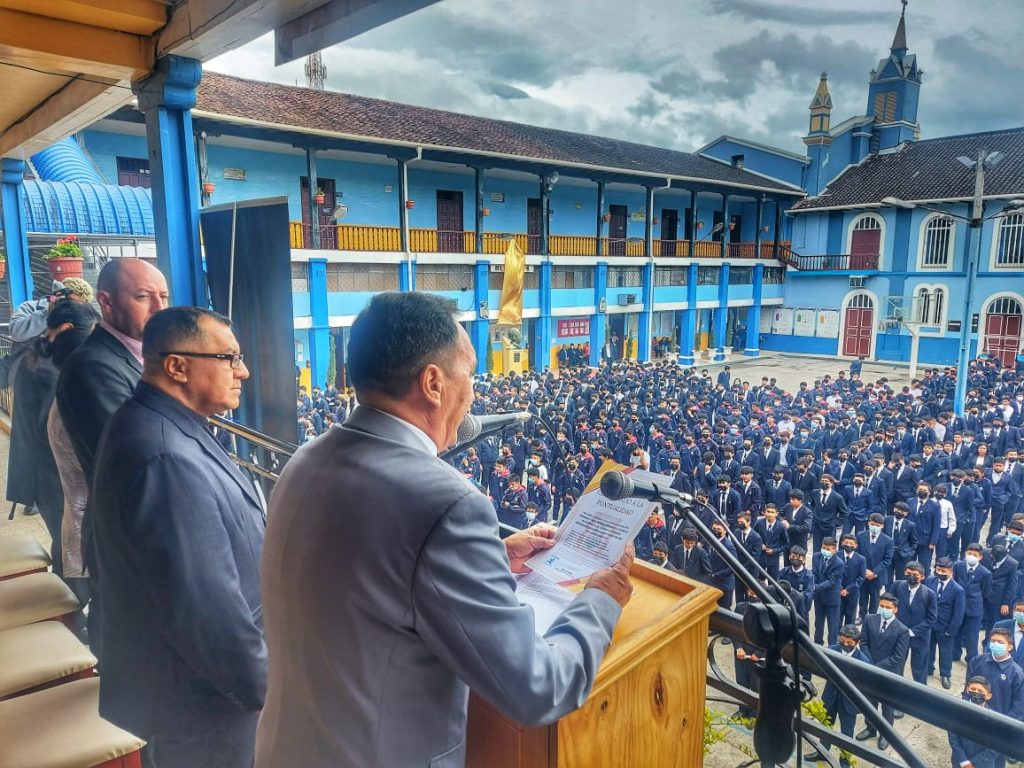 Mediante un evento se hizo la entrega del certificado.