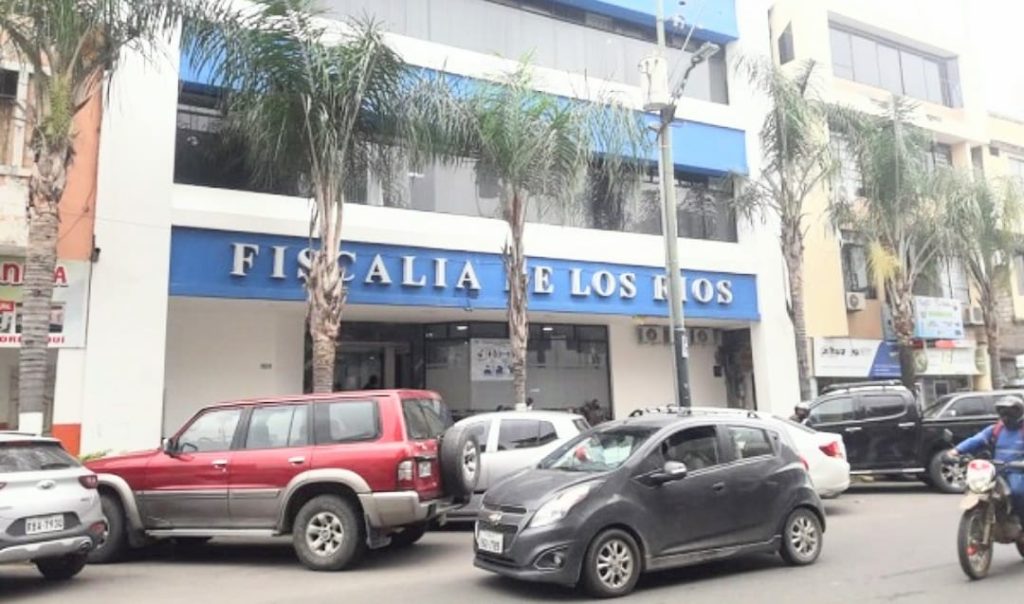 La delegación de Loja acudió a la Fiscalía de la provincia de Los Ríos.