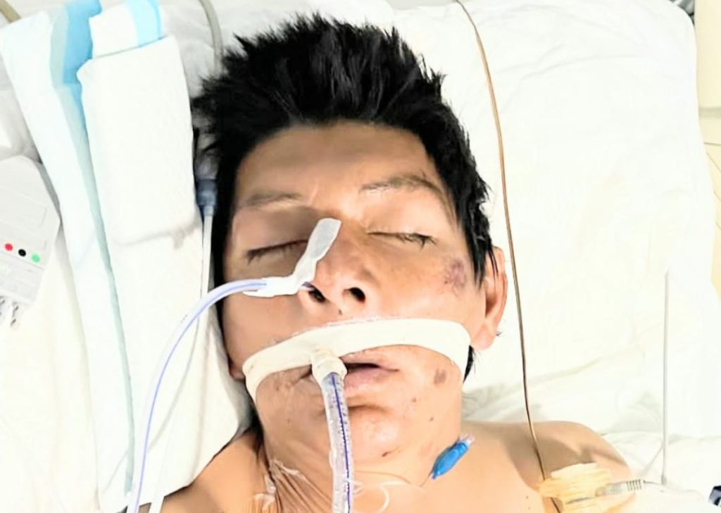 El ciudadano está en la Unidad de Cuidados Intensivos del hospital Isidro Ayora.