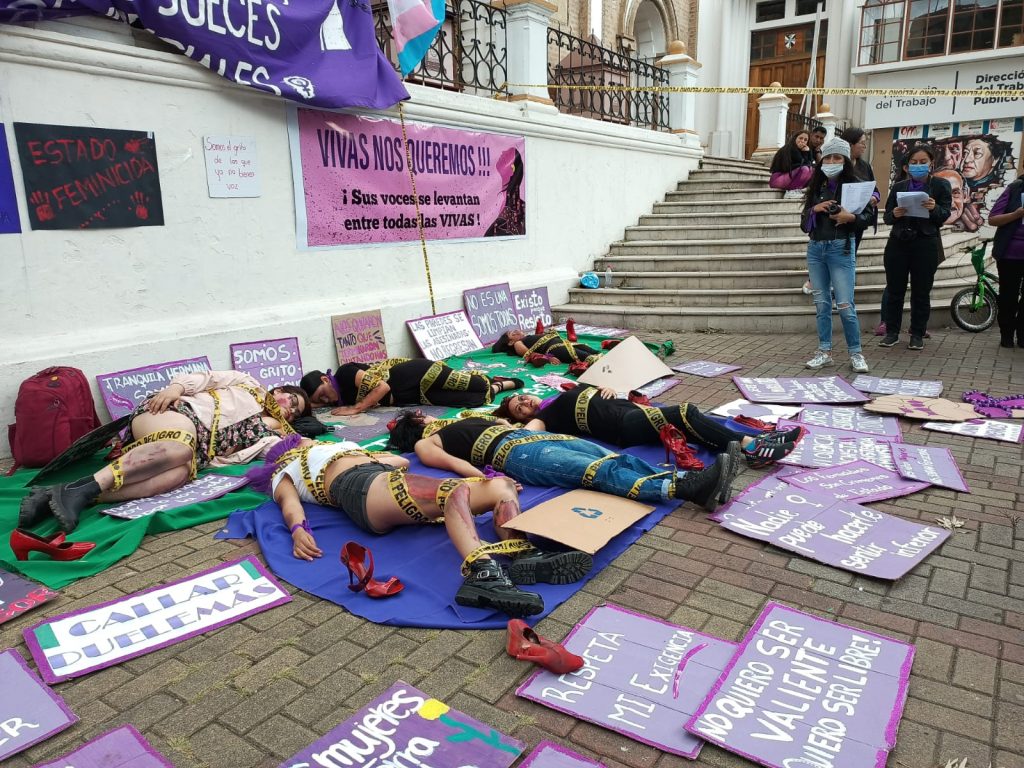Durante la jornada hubo una representación de mujeres víctimas de femicidio.