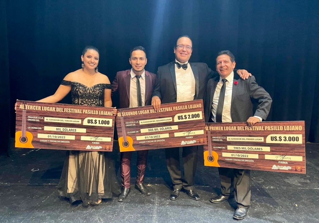 La organización premió a los tres primeros lugares.