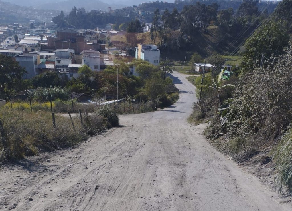 La vía a La Florida presenta un hundimiento que evita que los buses transiten con normalidad.