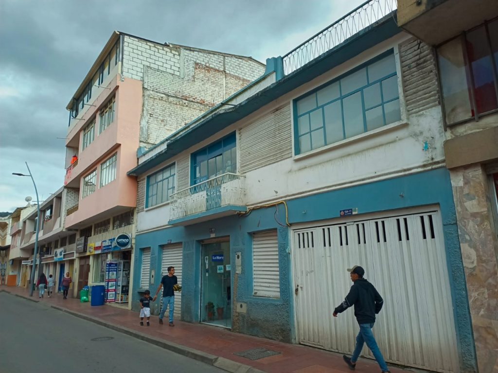 El inmueble embargado de La Hora está ubicado en la calle Imbabura y 18 de Noviembre, en pleno centro de la ciudad de Loja.