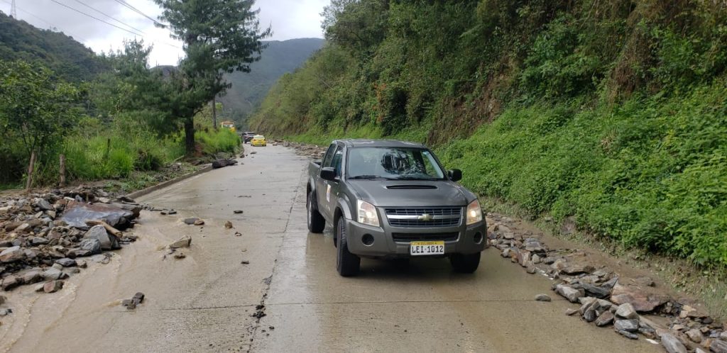 Se exhorta a conducir con precaución, así como a no viajar en la noche.