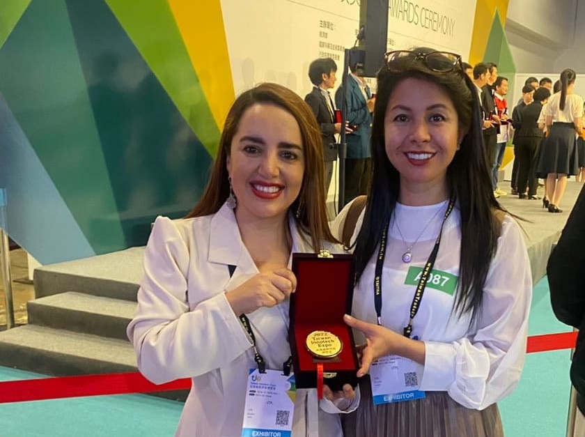 María Gabriela Punín Burneo y María José Valarezo Ulloa, presentes en Taiwán, donde se destacaron con su proyecto.