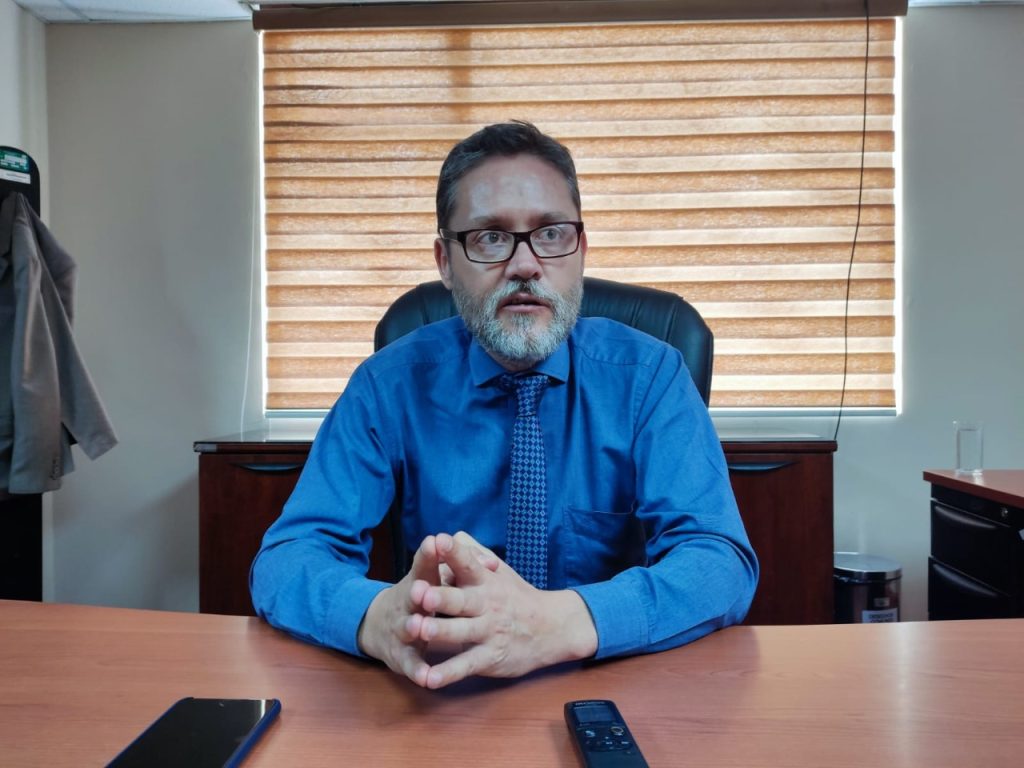 El nuevo director, de 45 años, dice que el personal de la entidad es valioso.