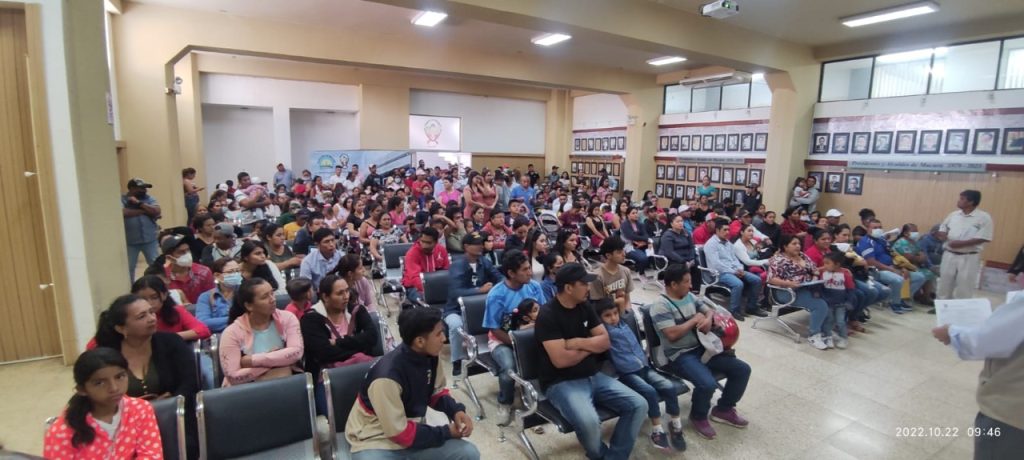El Salón del Pueblo de Macará fue el lugar de atención del Consulado del Perú en Loja.