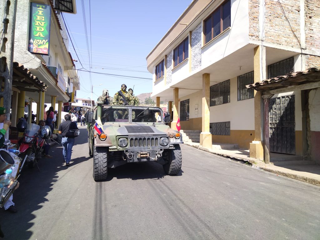 Parte de los eventos fue el desfile con presencia militar.