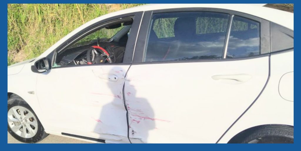 Sobre la calzada quedaron los vehículos.