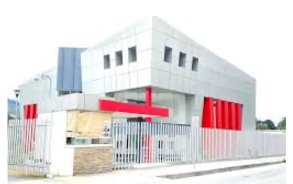 A la morgue del Centro Forense, de la zona siete Loja, fue llevado el cuerpo sin vida.