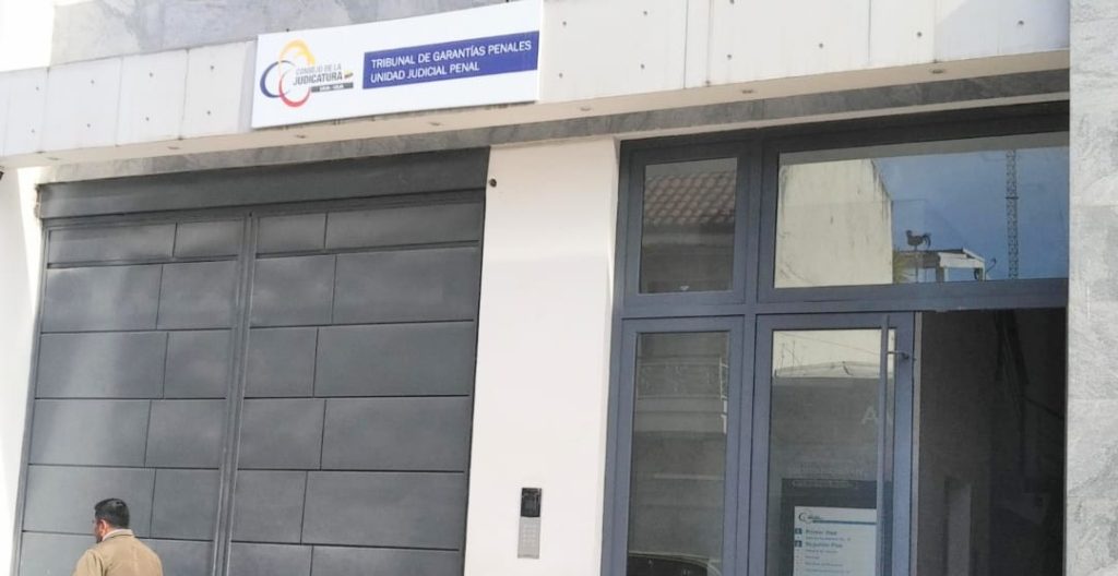 Los dos ciudadanos continuarán tras las rejas en el centro carcelario.