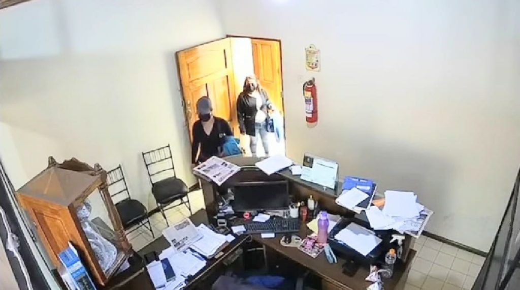 La hora del aparente hurto es a las 11:30.