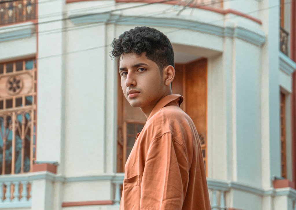 Kev Ruiz es oriundo de la provincia de Bolívar y desde 2017 vive en Quito.
