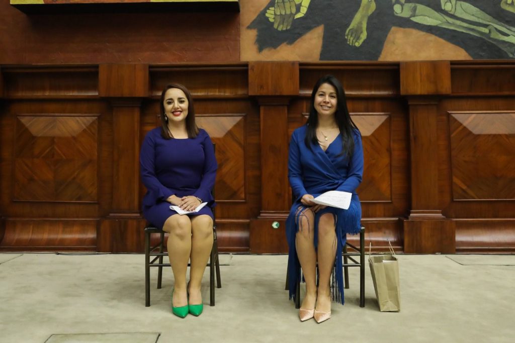 María Gabriela Punín y María José Valarezo asistieron a la sesión plenaria de la Legislatura.