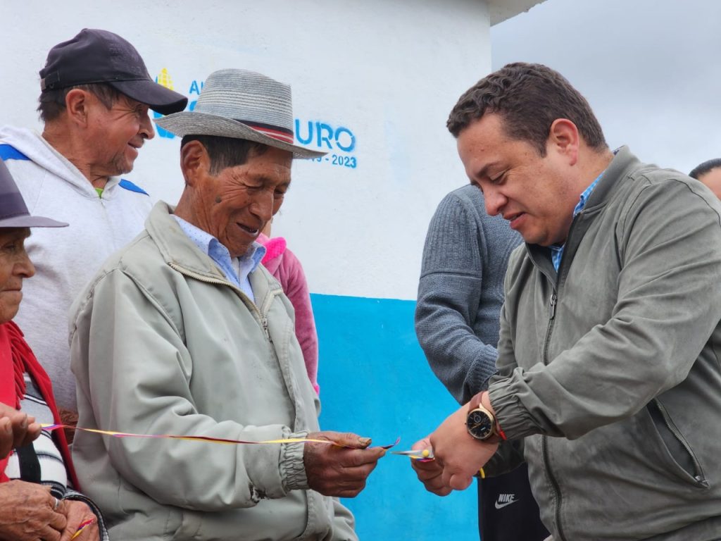 Autoridades y moradores participaron de la inauguración de la obra.