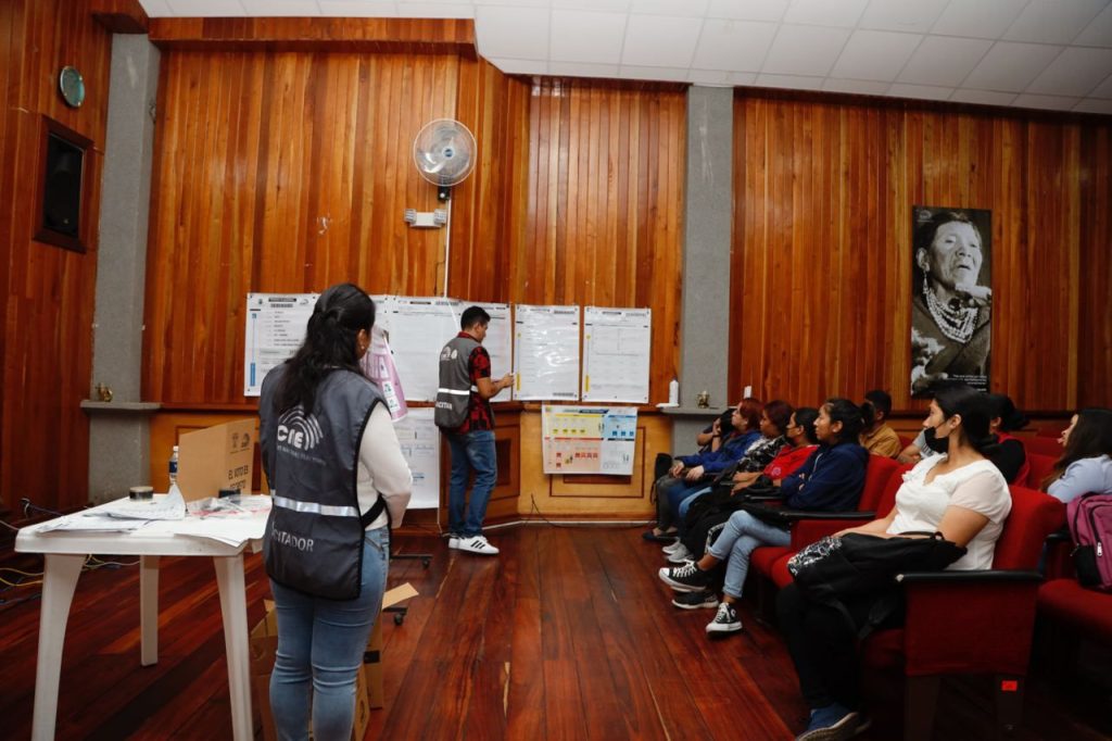 Uno de los puntos para capacitarse es la Delegación de Loja del CNE.