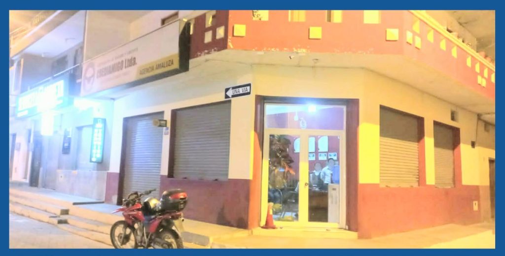 La entidad crediticia está ubicada en la esquina de las calles Bolívar y Oriente, de la ciudad de Amaluza.
