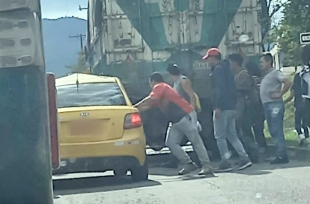 El percance ocurrió al norte de la ciudad de Loja.