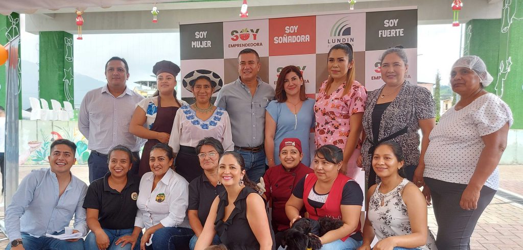 Las participantes junto a personal de Fundación Lundin y la empresa Lundin Gold.