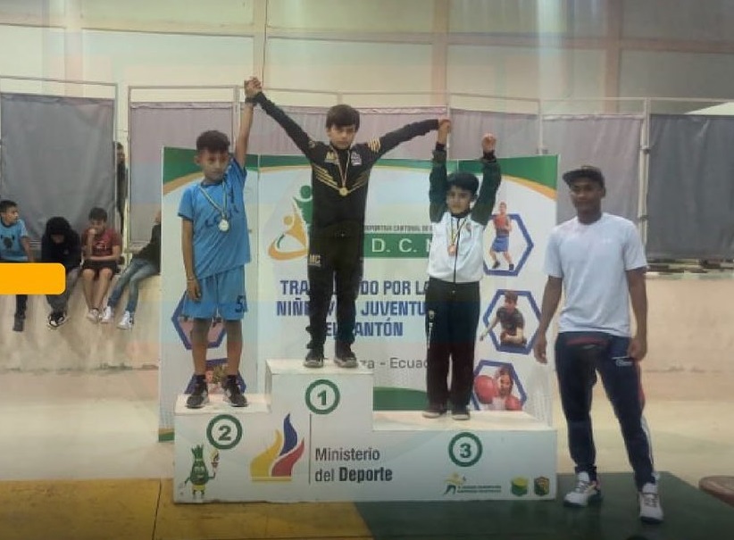 Los deportistas lojanos subieron en varias ocasiones al podio.