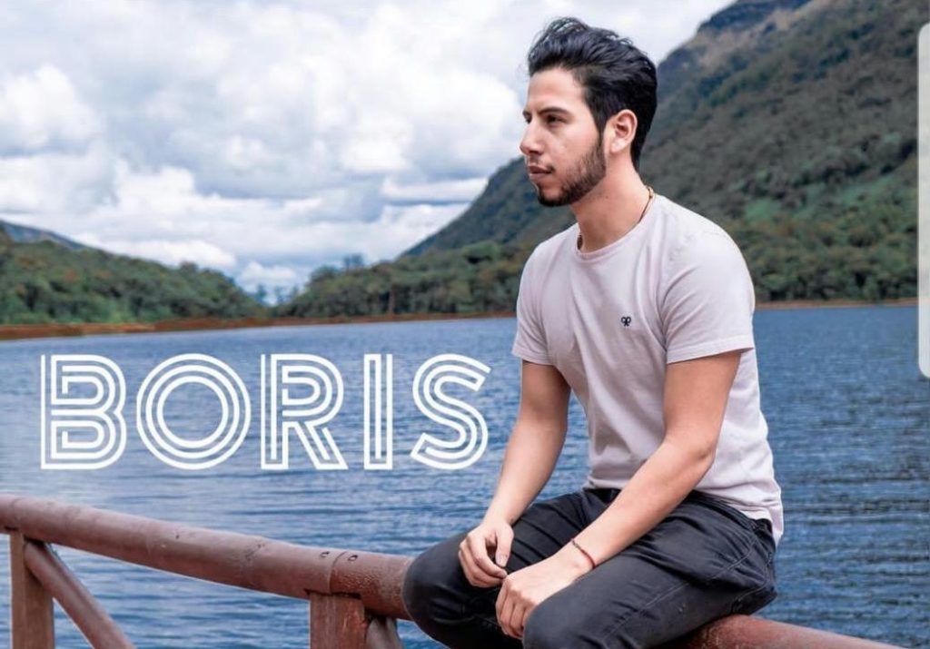 Boris Veintimilla, a más de músico, es comunicador social de profesión.