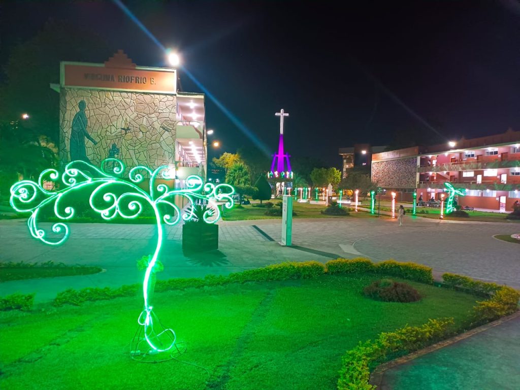 Varios sectores del campus de la UTPL lucen decorados, acorde a la temporada.
