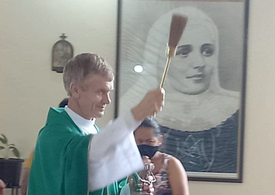 Zdizslaw Rakoczy Wesoly está en Zamora Chinchipe cerca de 38 años.