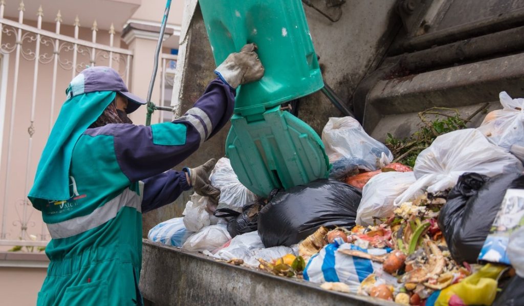 En varios barrios, la recolección se efectúa últimamente en horarios diferentes a los habituales.
