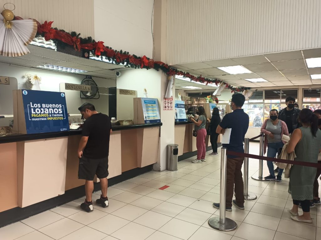 Por estos días, varios ciudadanos acuden a pagar el impuesto predial.