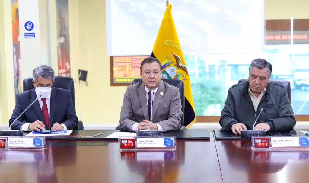 Las autoridades, durante la rueda de prensa que brindaron la tarde de este martes 20 de diciembre de 2022.