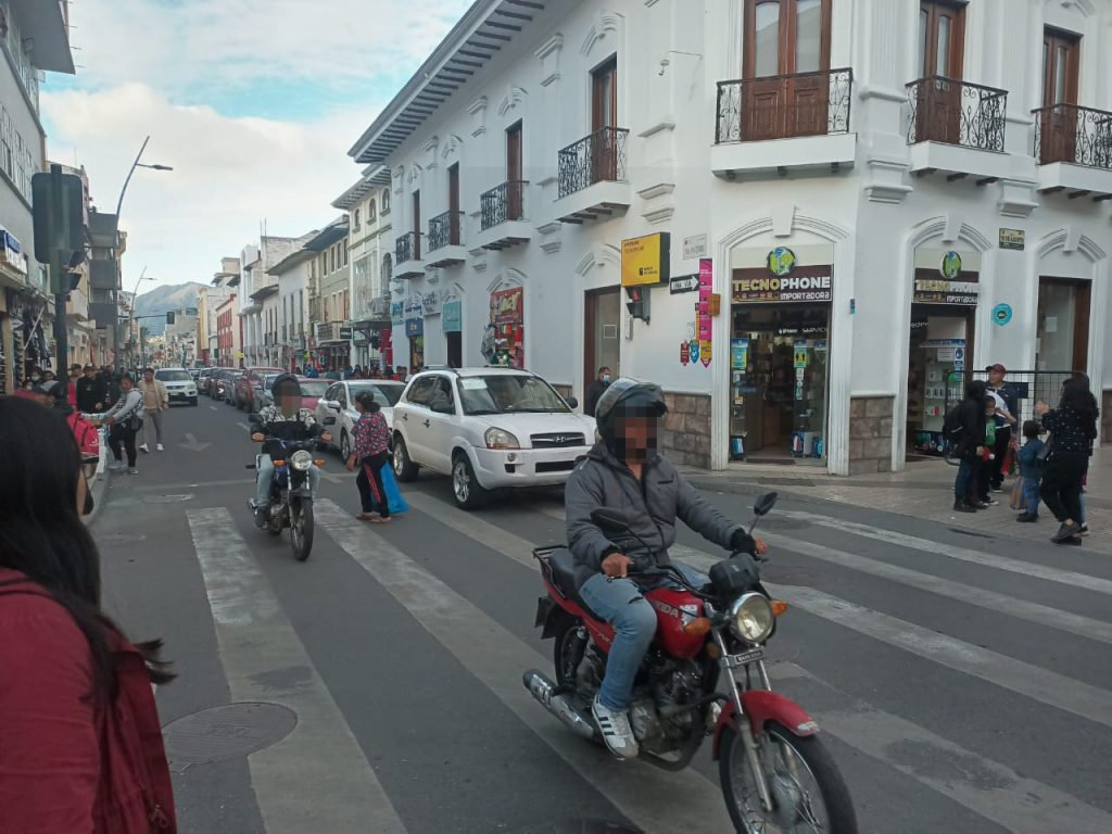 Los motociclistas, a decir del jefe de la UCOT, no tienen un carril preferencial, sino que deben ir detrás de los vehículos.