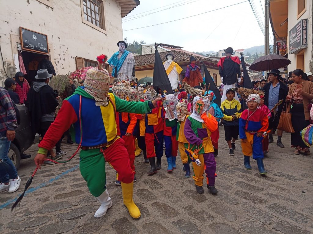 Personajes tradicionales del pueblo Saraguro son parte de las actividades de Navidad. (Foto: Polivio Minga)