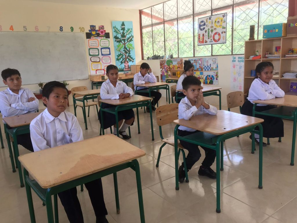 Los estudiantes continúan las jornadas normales.