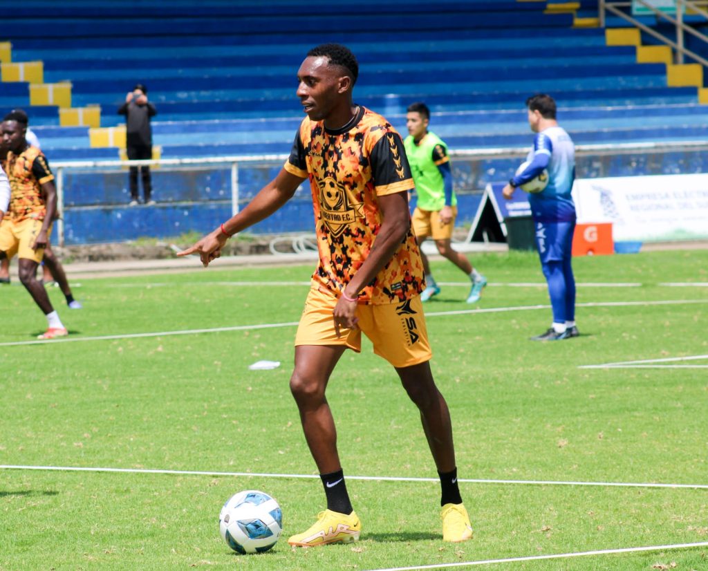 El equipo trabajó en el estadio Reina del Cisne.