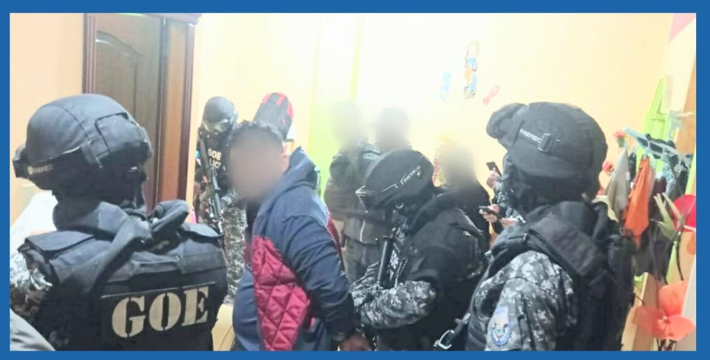 En la ciudad de Catamayo se allanaron tres casas.