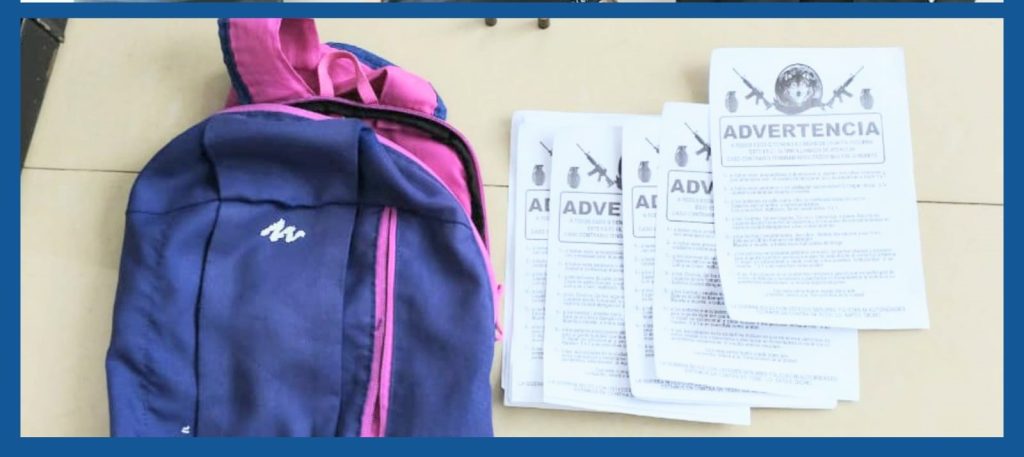 En poder de los tres ciudadanos se encontraron 21 hojas panfletarias.