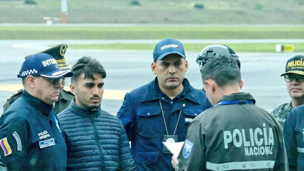 Germán Cáceres, a su arribo, este martes 3 de enero, a Quito, luego de ser deportado por Colombia.