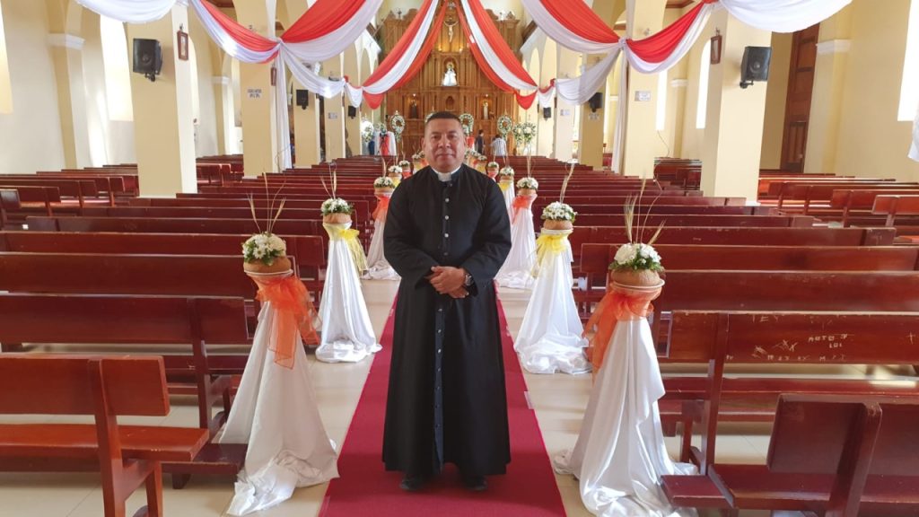 El padre Julio Yaguana Guajala constituyó en el cantón fronterizo la Pastoral Social Cáritas.